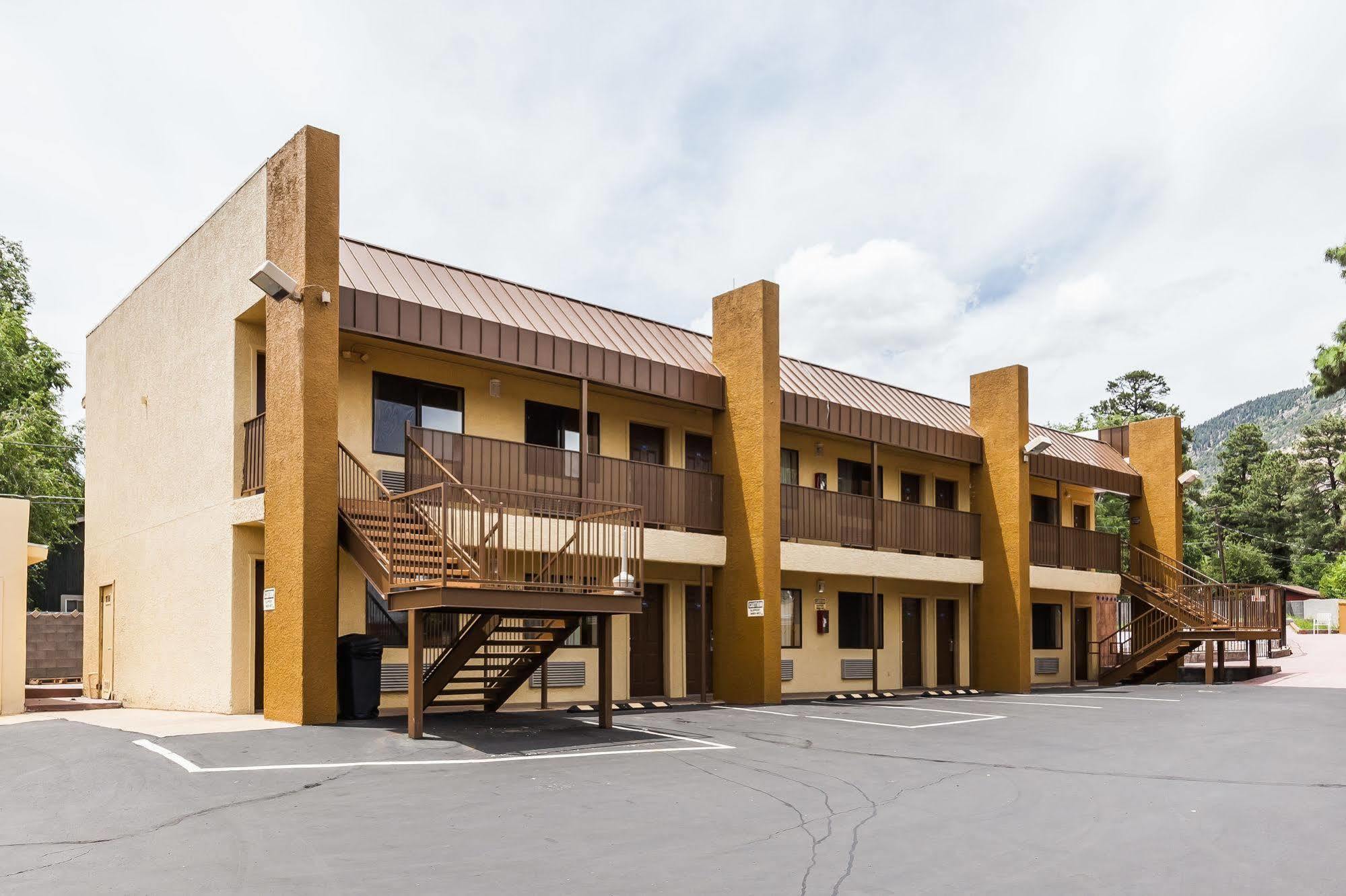 Howard Johnson By Wyndham Flagstaff Exterior photo